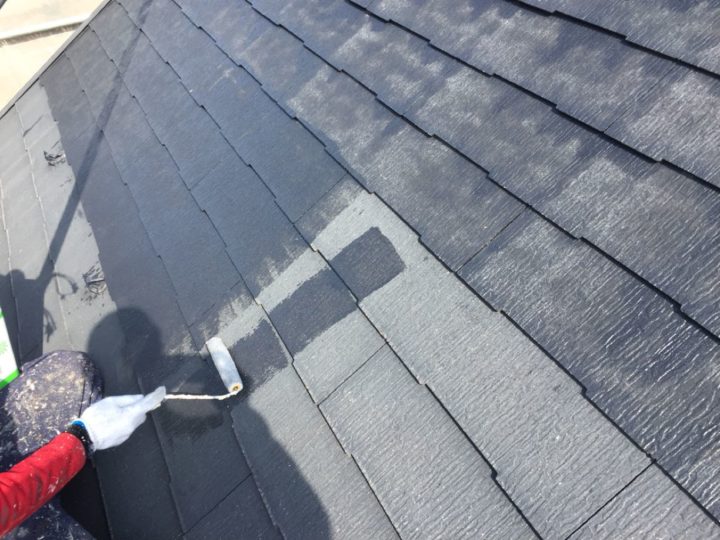屋根下塗り作業