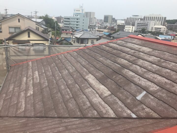 屋根　棟板金サビ止め塗布作業