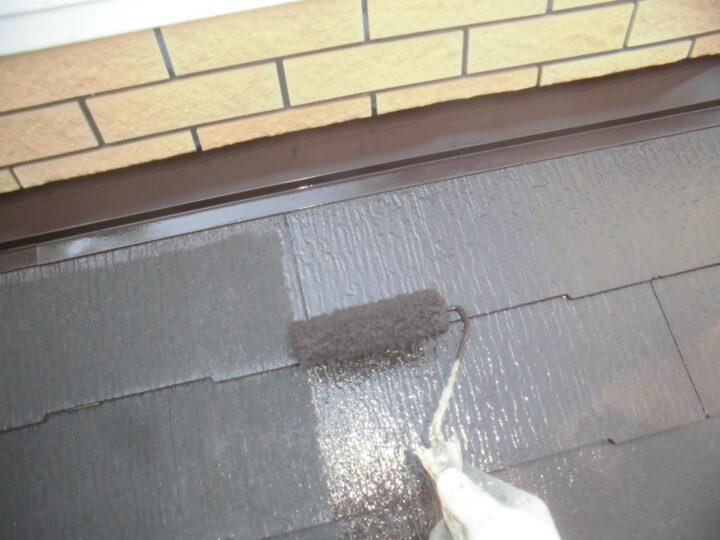 屋根　塗装作業