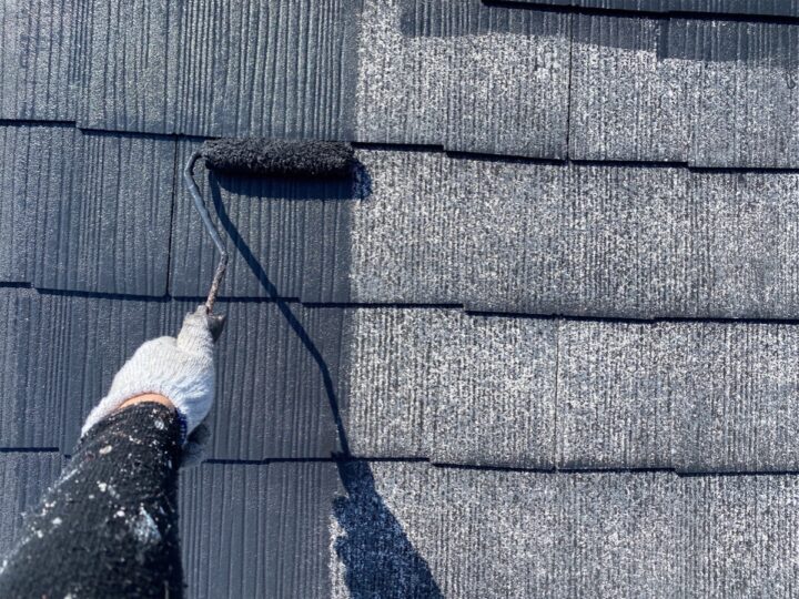 屋根　中塗り作業
