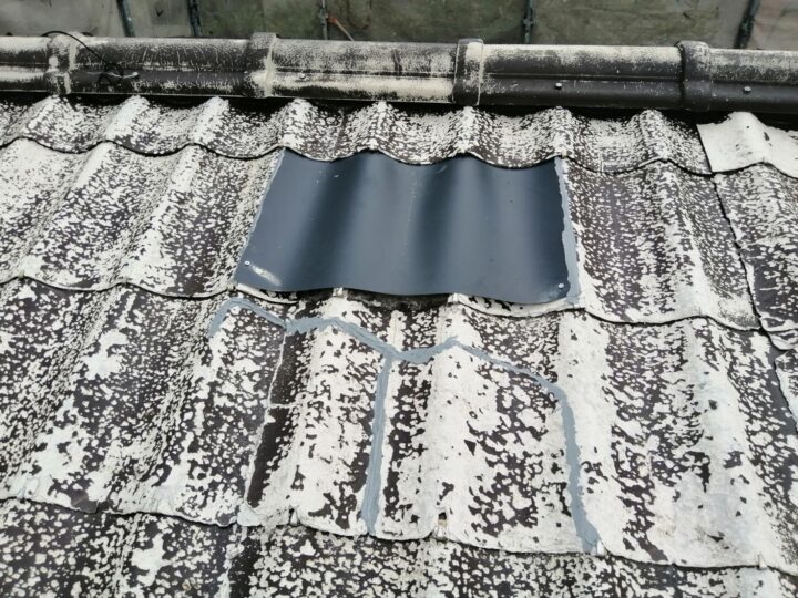 屋根　カラーベスト差替え作業