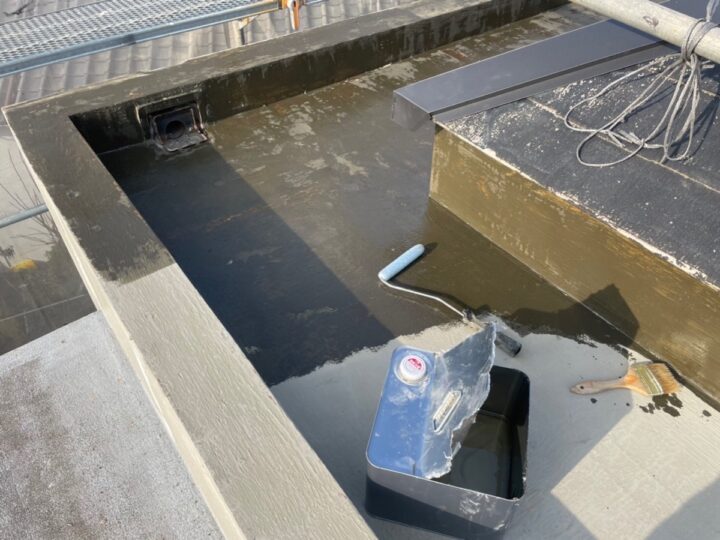 屋上　防水作業