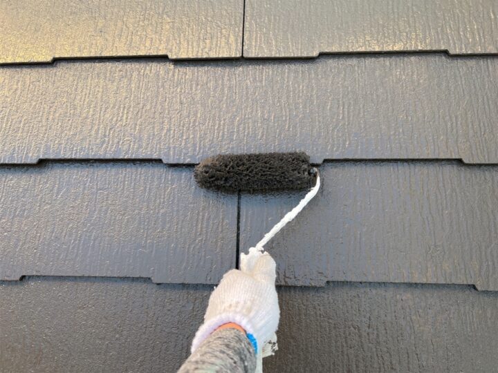 下屋根　上塗り作業