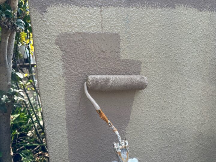 塀　塗装作業