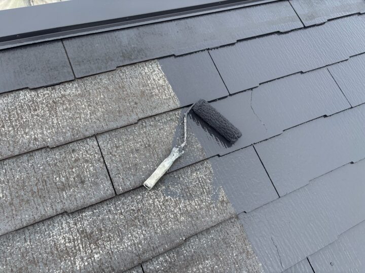 屋根 中塗り作業