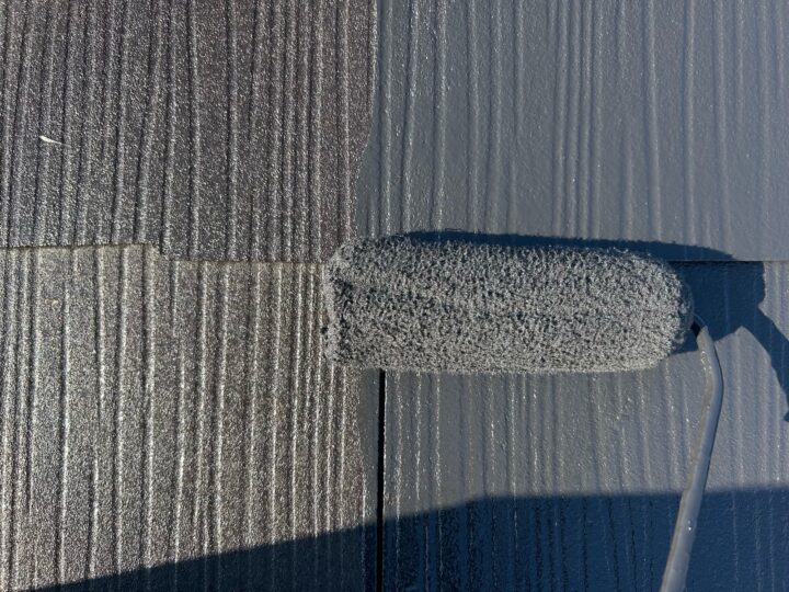 屋根 中塗り作業