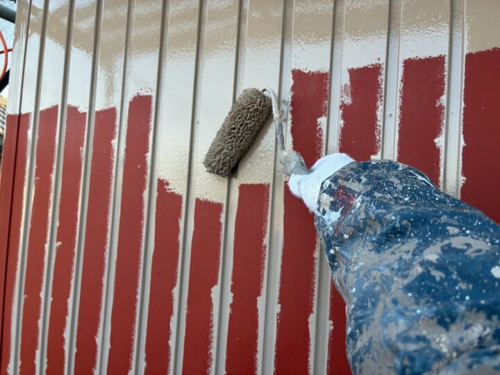 トタン壁 中塗り作業