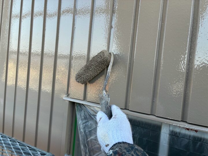 トタン壁 上塗り作業