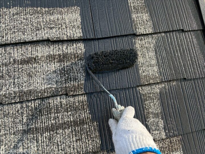 屋根 中塗り作業