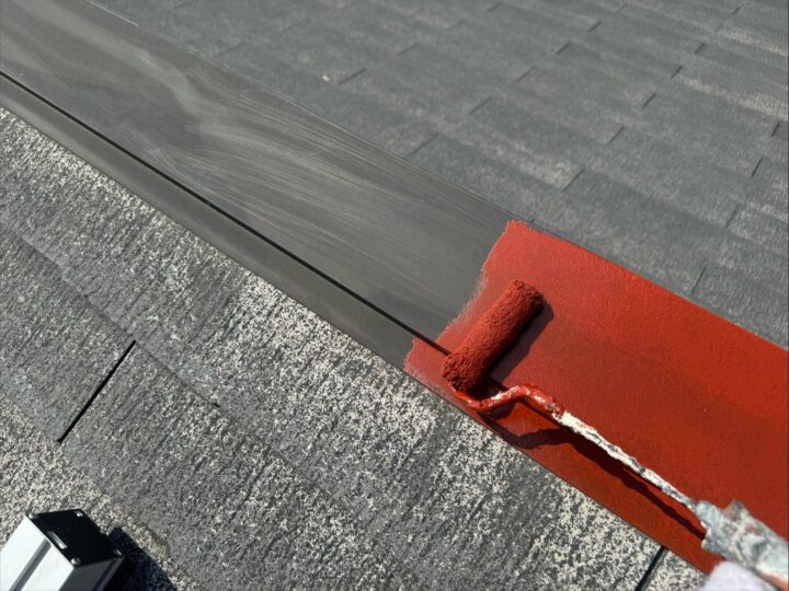屋根 板金部サビ止め塗布作業