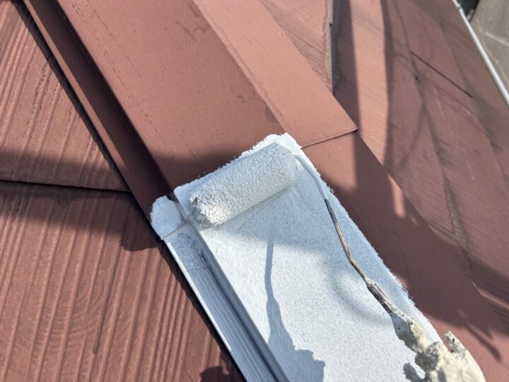 屋根 棟板金サビ止め塗布作業