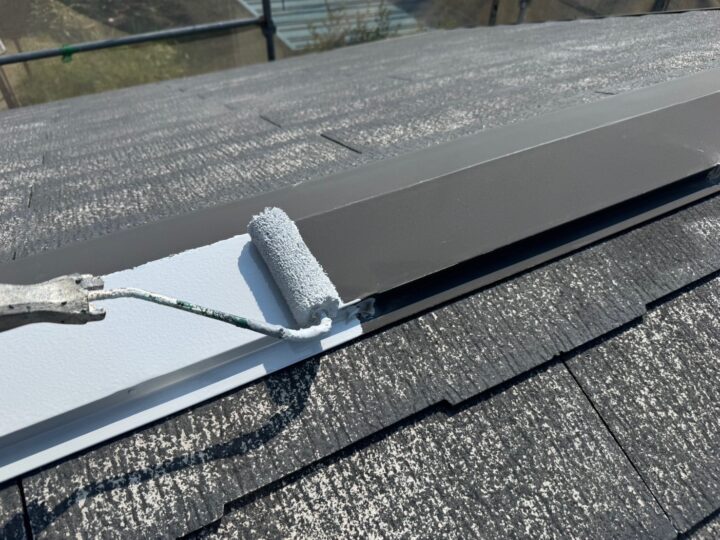 屋根 棟板金サビ止め塗布作業
