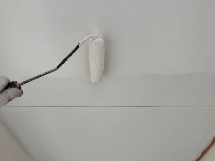 軒天塗装作業
