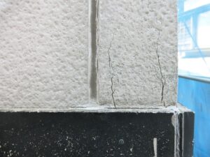 外壁のひび割れ