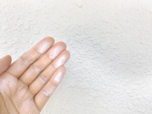 紫外線により劣化:チョーキング現象