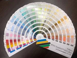 扇形に開いた外壁塗装のカラーサンプル
